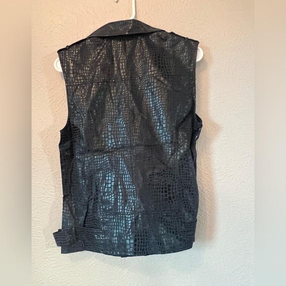 New English rose black vest with red zipper snake skin pattern ￼ - Picture 6 of 8